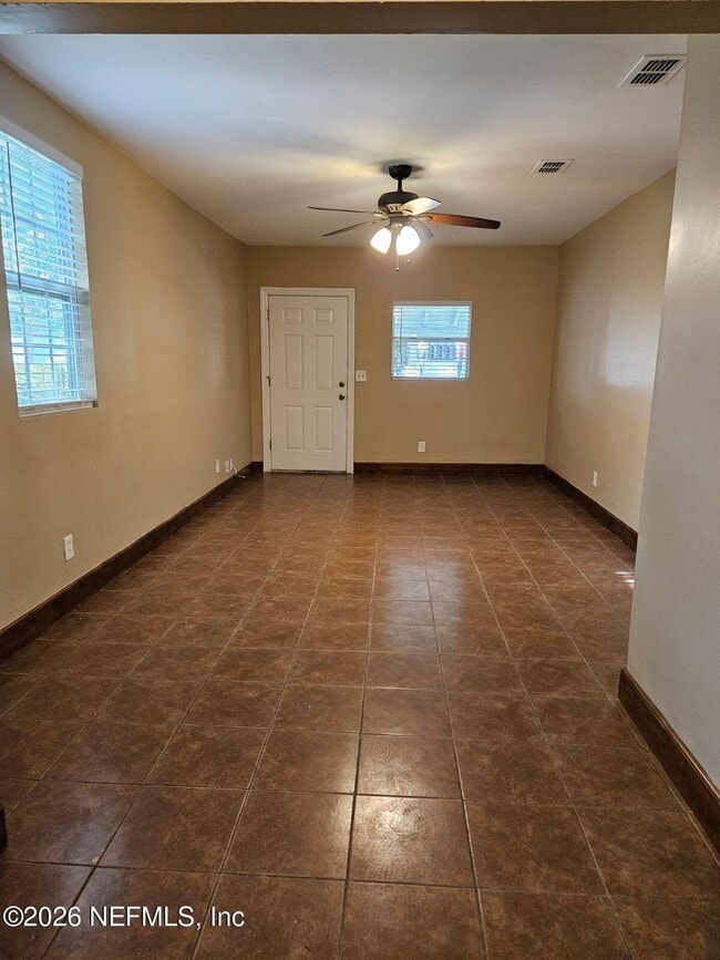 Photo - 848 Crestwood St