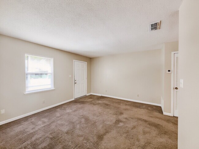 Photo - "Charming 2-Bedroom Retreat  in Mary Esther, FL!"