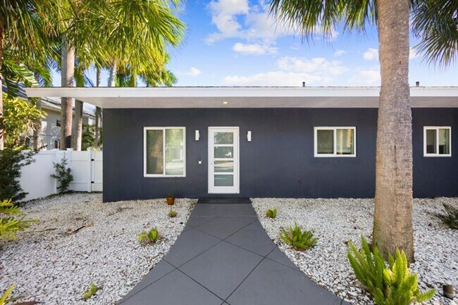 Photo - 930 NW 4th Ct