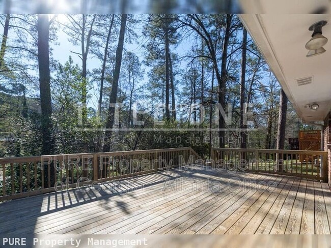 Photo - 2435 Woodacres Rd NE