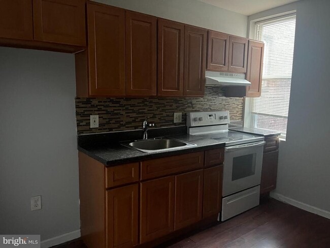 Photo - 6122 N Broad St