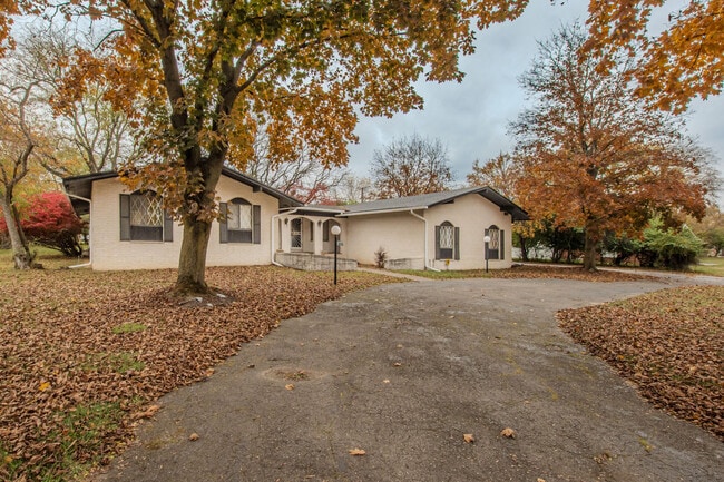 Building Photo - 22745 Wrexford Dr