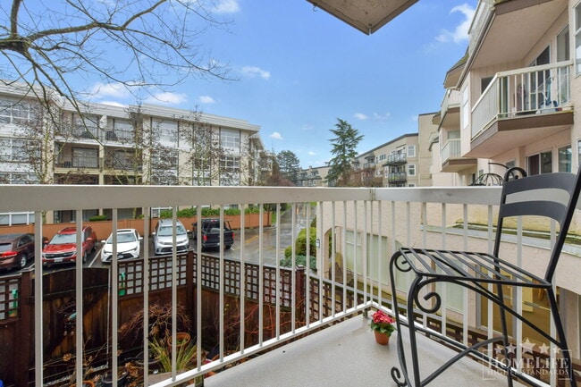 Photo - Newly Renovated 1 Bed 1 Bath Condo in the Heart of White Rock Unité 107
