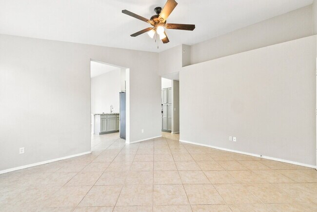 973 E Yuma Ave