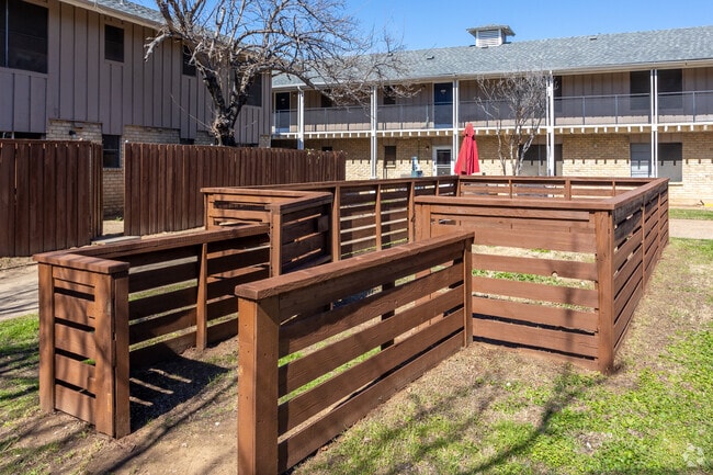 Dog Park - Twelve33 At Cavender