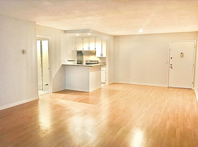 Photo - 8650 Gulana Ave Unit L2163