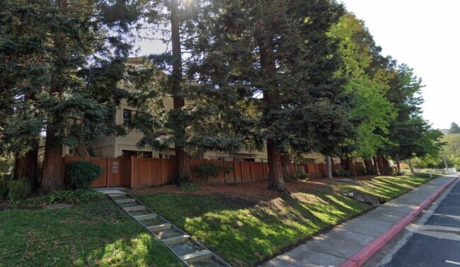 Photo - Top floor update 2 bed 2 bath condo in gre...
