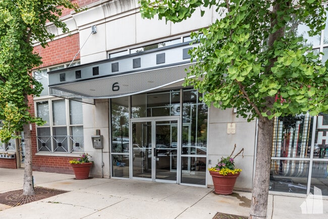 Building Photo - 6 S Laflin St Unit 818