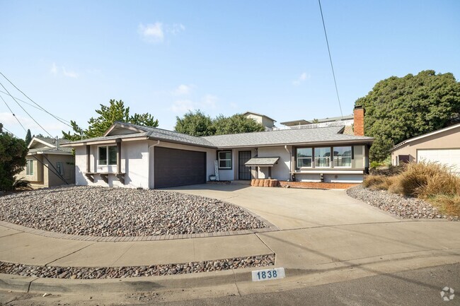 Building Photo - Beautiful 3 bedroom single family home ava...