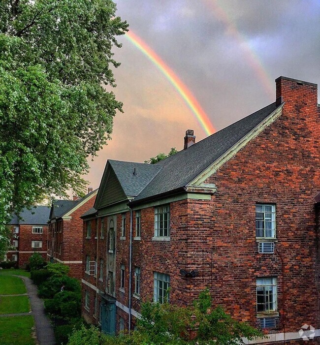 Building Photo - Canterbury Court Apartments