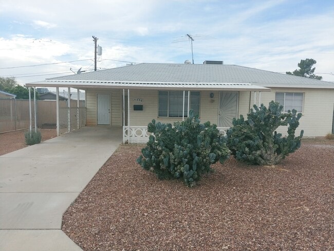 Photo - For Rent in Youngtown. Upgraded Kitchen, Tile, Carpet, Covered Parking, Single Level