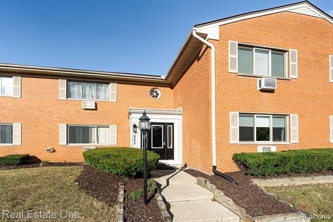 Building Photo - 803 Plate St Unit 204