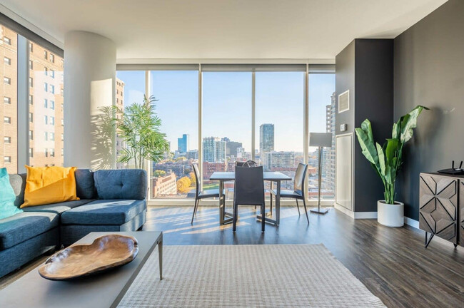 Building Photo - 1407 S Michigan Ave Rental