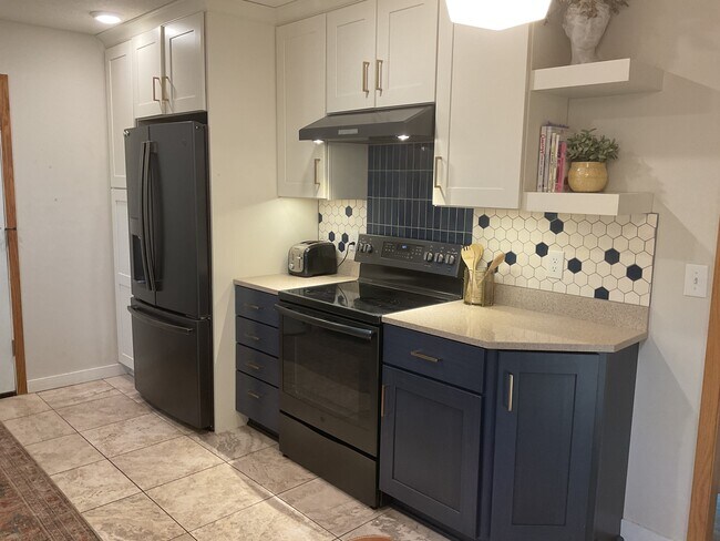 Photo - 945 Beacon Ln