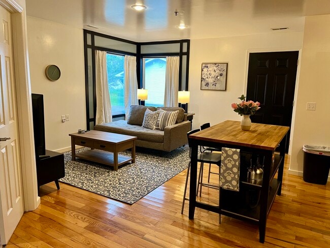 Photo - Pet-friendly Ground level Modern apartment Unidad 4