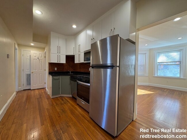 Building Photo - 73 Thatcher St Unit 202