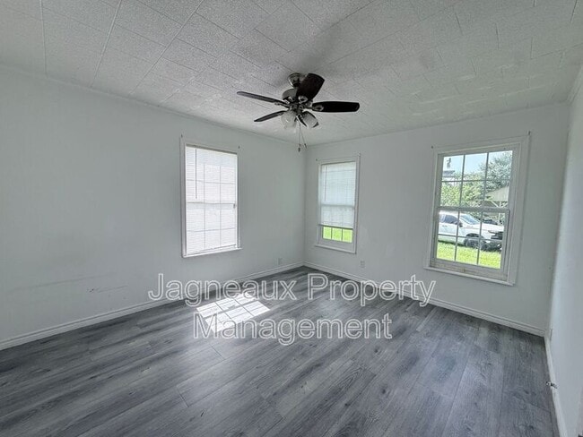 Photo - 525 Magnolia St