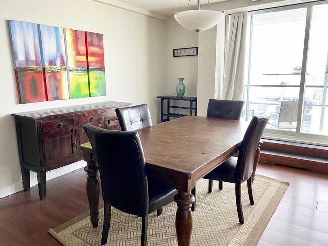 Photo - 10011-10011-116 116 St NW