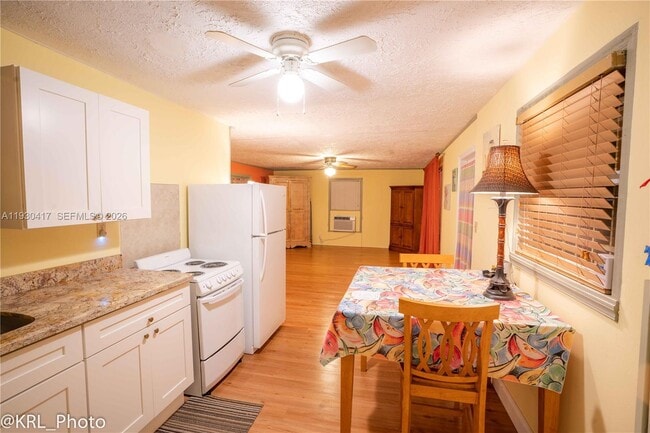 Photo - 811 NE 14th Ct