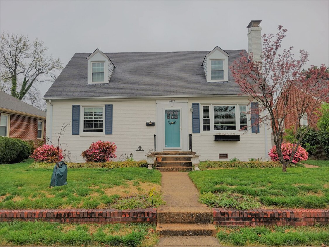 Remodeled 4 bedroom 2 full brick bath cape... - Remodeled 4 bedroom 2 full brick bath cape...
