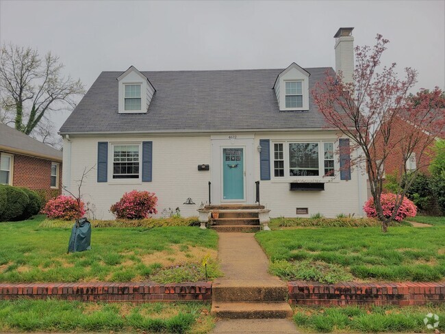 Building Photo - Remodeled 4 bedroom 2 full brick bath cape... Rental
