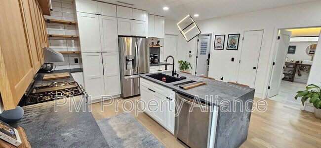 Photo - 2319 Drake Dr