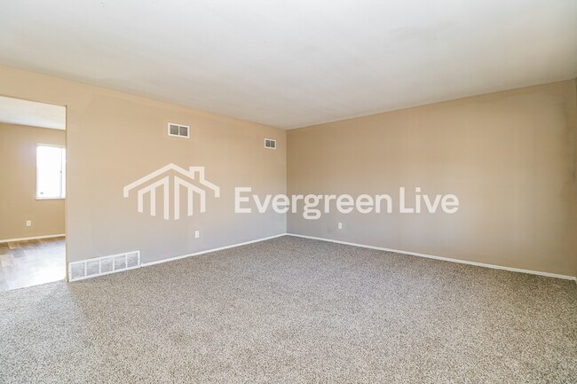 Photo - 1310 Petite Dr