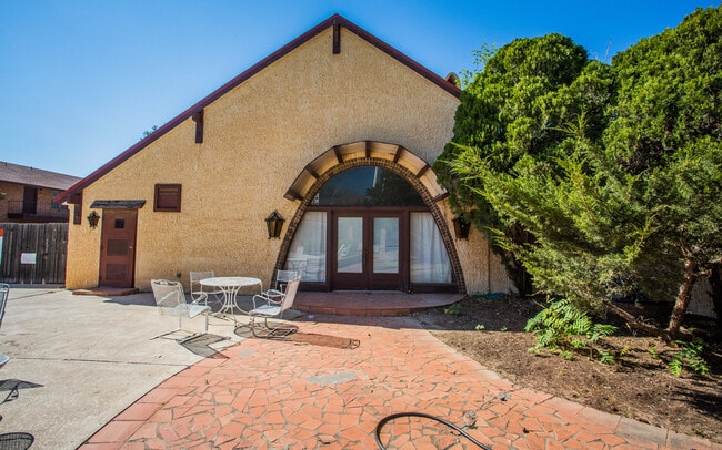 Whispering Oaks 1904 N. Midland