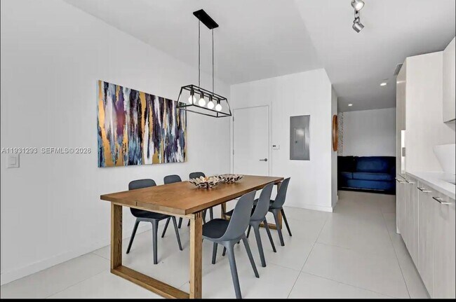 Photo - 501 NE 31st St Unidad 1607