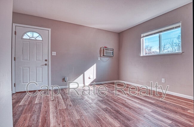 Photo - 2735 Joyce Ave