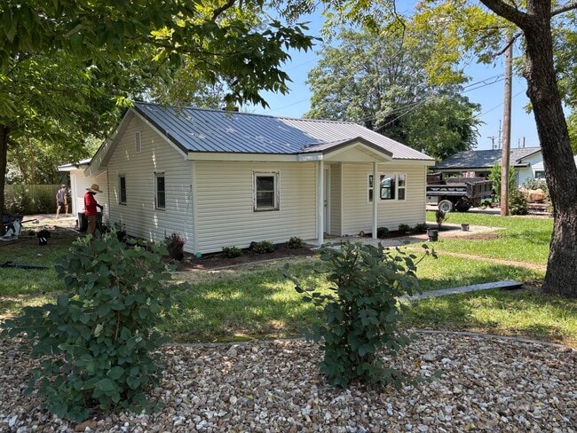 Photo - 220 Parker Ln
