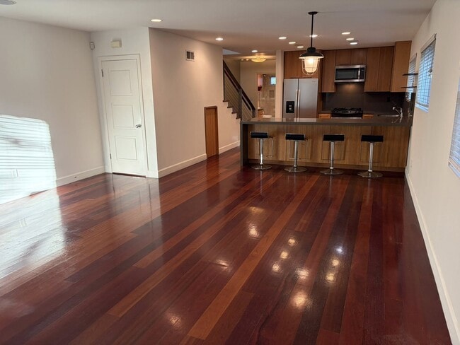 Photo - 832 N Las Palmas Ave