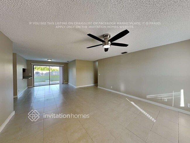 Photo - 112 La Mancha Ave