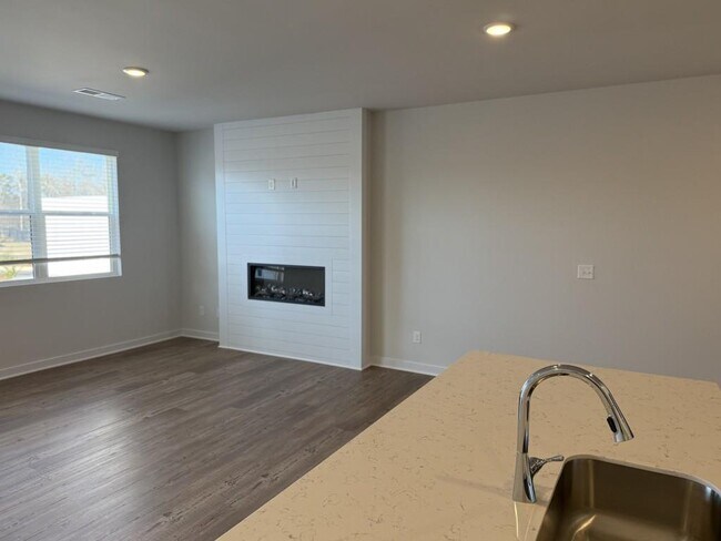 Photo - 7269 Mulberry St