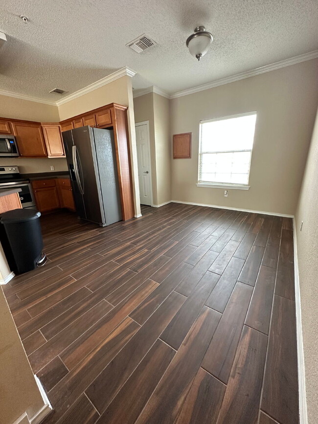 Photo - 2108 Main St Unit 2