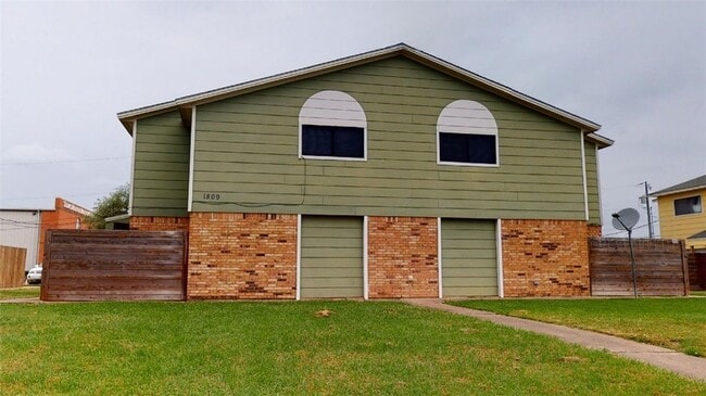 Building Photo - 1809 Treehouse Trail Unit D