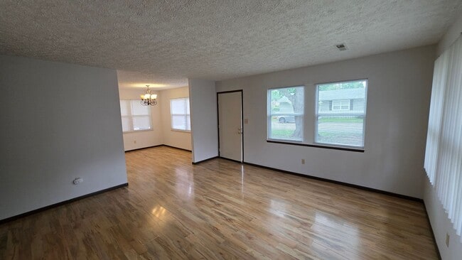 Photo - 2 bdrm, 1 1/2 bath home with fenced yard