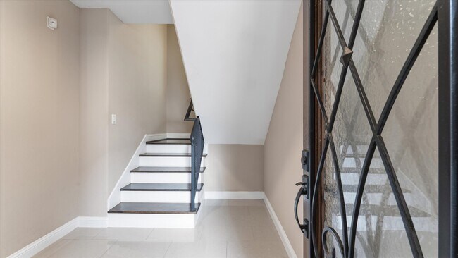 Photo - 922 W 20th St