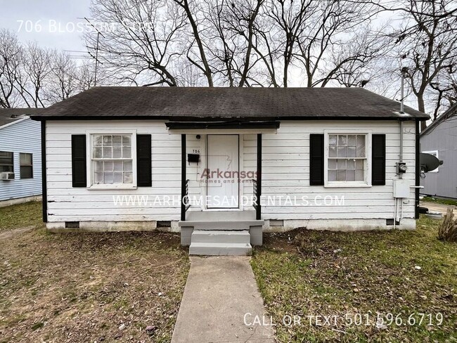 Building Photo - 706 Blossom St