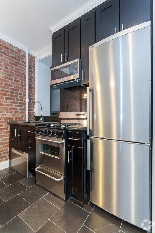 Building Photo - 434 W 52nd St Rental