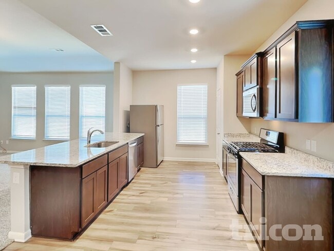 Photo - 304 Micah Ln