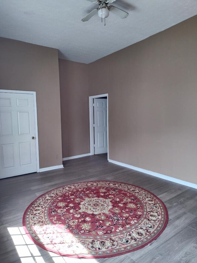 535 E Kentucky St Unit 1F