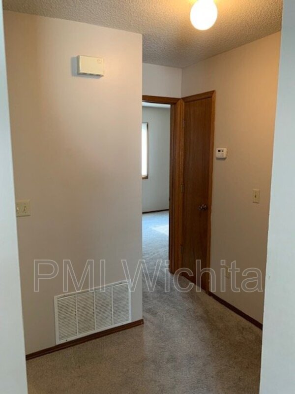 Photo - 5526 W 9th St N