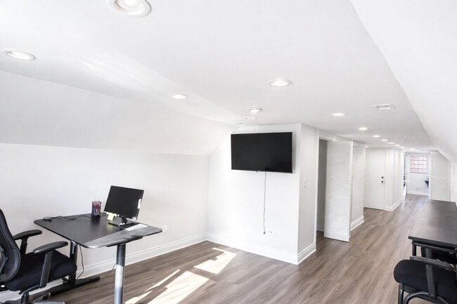 Photo - 2501 S Whipple St