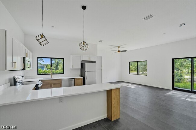 Photo - 601 Hawthorne Ave S