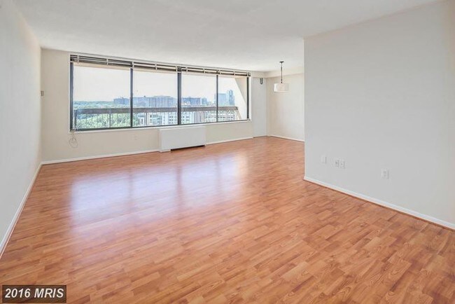 Living area - 3705 S George Mason Dr Unit 1412S