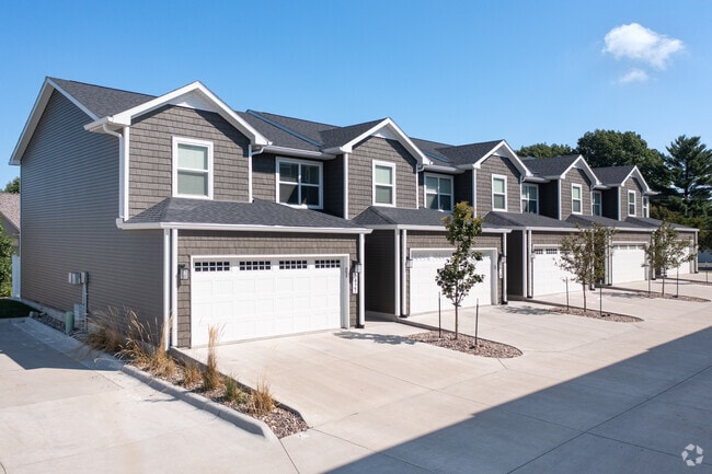 Townhomes At Northwest Pointe