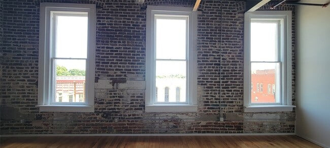 Building Photo - 201 E Chambers St Unit 301 Rental