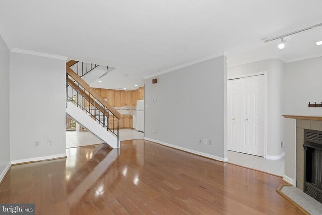 Photo - 2369 Southgate Square