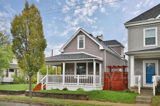 Building Photo - 628 E Whittier St Rental